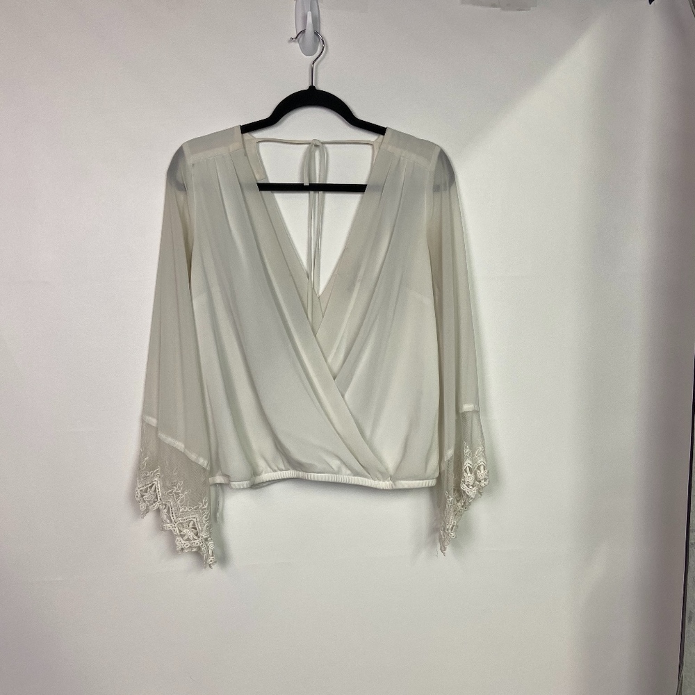 THALIA Women's M White Lace Sleeve Blouse